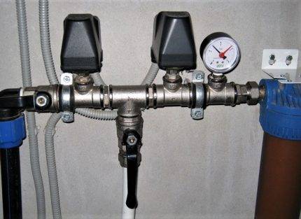 Princippet om drift af akkumulatoren og hvorfor det er nødvendigt i vandforsyningssystemet