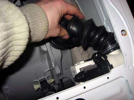 Zanussi ZWS185W vaskemaskine trækker ikke vand: årsager og fejlfinding