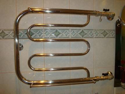 Wie wählt man einen beheizten Handtuchhalter aus und findet heraus, welcher besser ist?