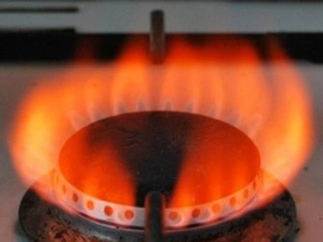 Warum Gas auf dem Herd mit roter Flamme brennt: Faktoren, die die Farbe der Flamme beeinflussen