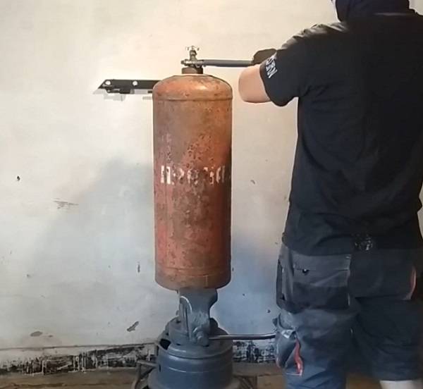 Ventilvorrichtung für Gasflaschen und deren Austausch an der Flasche