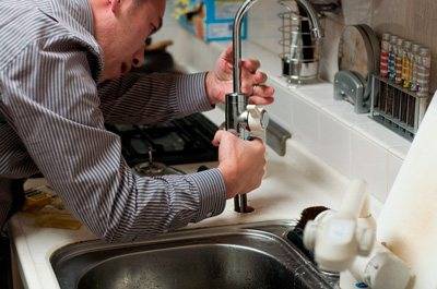 Ersetzen von Wasserversorgungssteigleitungen in einer Wohnung - was müssen Sie bewältigen?