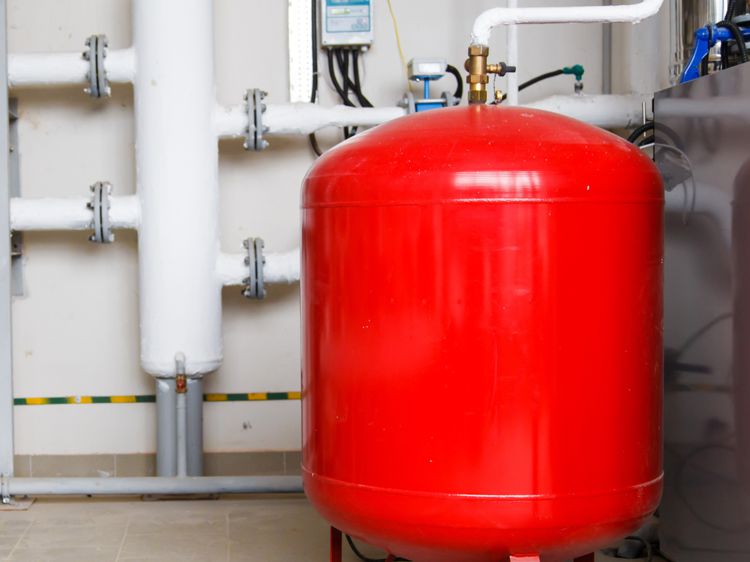 Ausdehnungsgefäße für Gaskessel: Geräte- und Druckregelung