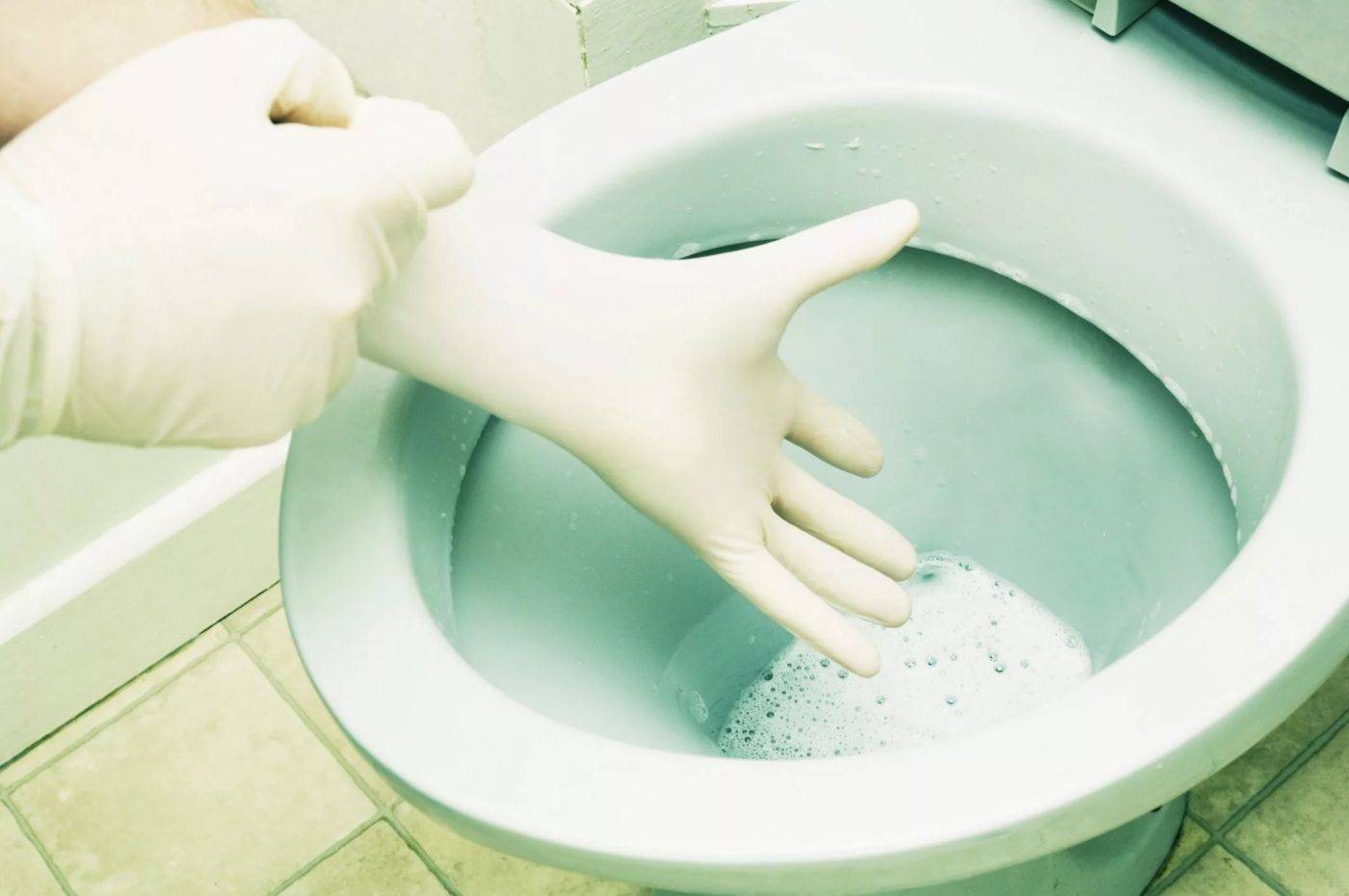 Wie man Rost in der Toilette wäscht: Volks- und Spezialheilmittel