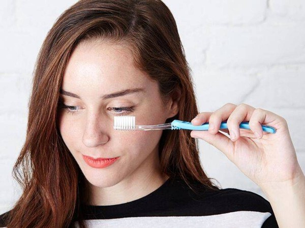 7 ukonventionelle måder at bruge din tandbørste til at rense dit hus effektivt