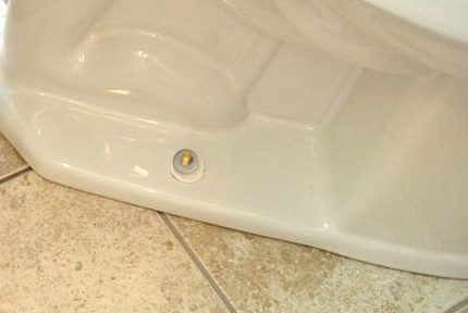 So installieren Sie eine Toilette auf einer Fliese: Ein Überblick über die besten Möglichkeiten und technischen Nuancen