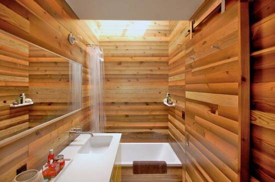Badezimmer in einem Holzhaus: die Regeln der Anordnung und Ausstattung