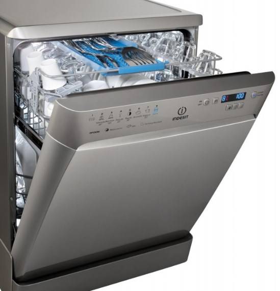 Anmeldelse af opvaskemaskinen Indesit DSR 15B3 RU: beskeden funktionalitet til en beskeden pris