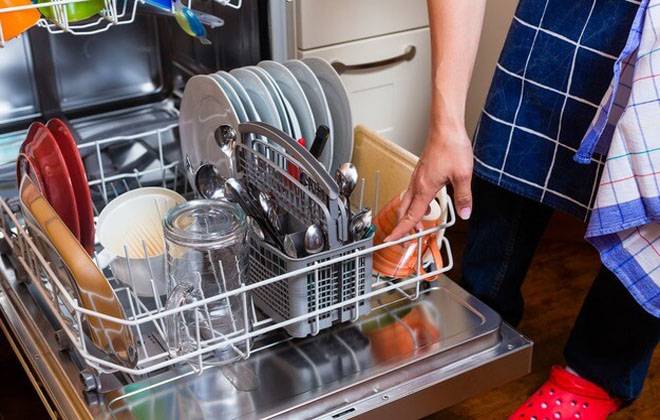 So verwenden Sie einen Bosch-Geschirrspüler: Regeln und Nuancen des Betriebs