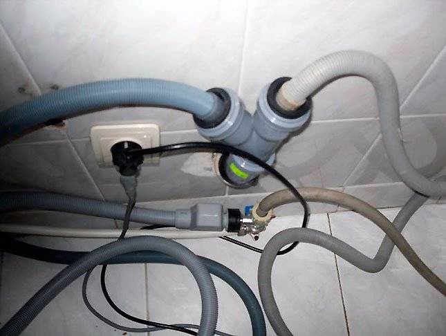 So schließen Sie eine Waschmaschine selbst an