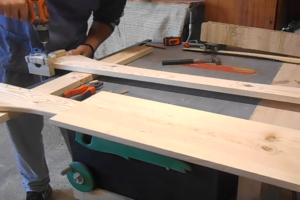 DIY Holzboden-Kleiderbügel: kreative Ideen + Montageanleitung