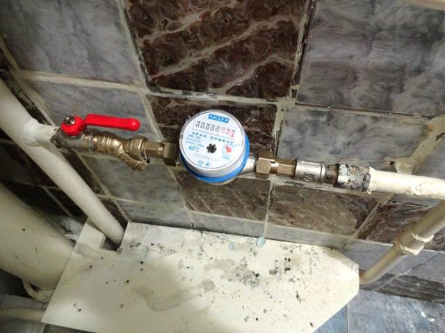Registrierung von Wasserzählern (kalt und warm) in einer Wohnung: Wie und wo kann man ein neues Gerät registrieren, ist es beim MFC, bei öffentlichen Diensten möglich?