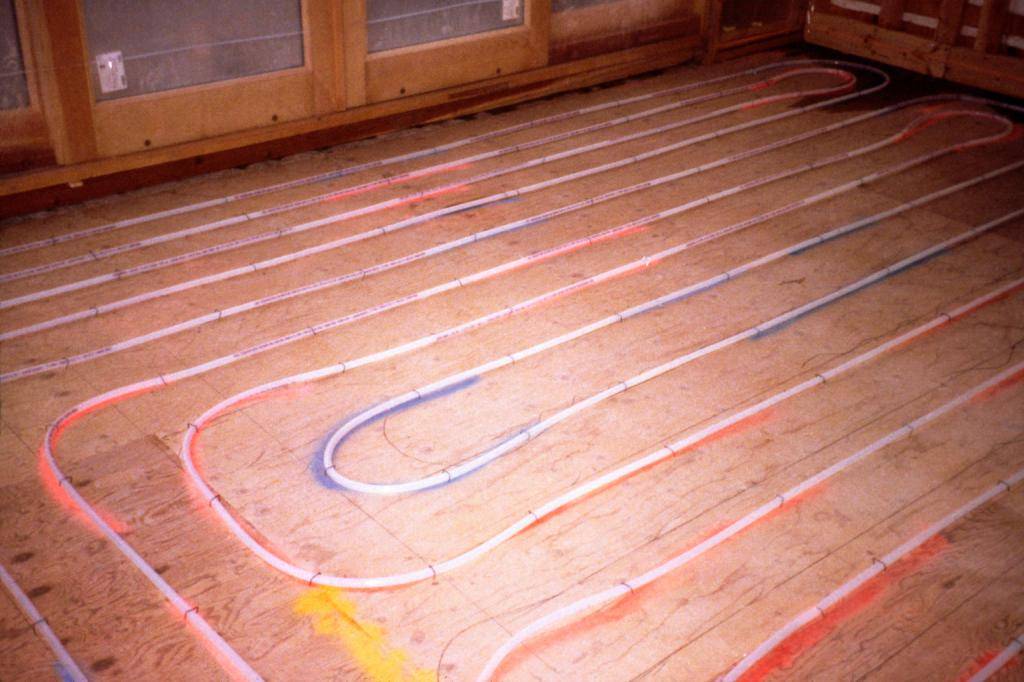 Fußbodenheizung unter Laminat auf Holzboden: Montageanleitung