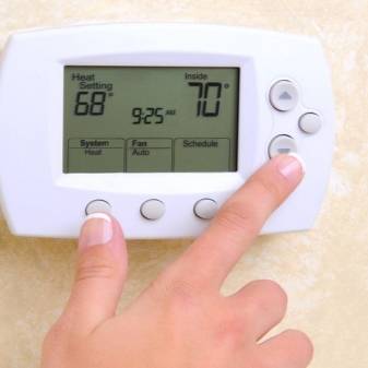 So schließen Sie ein Thermostat zum Heizen von Batterien an und stellen es richtig ein