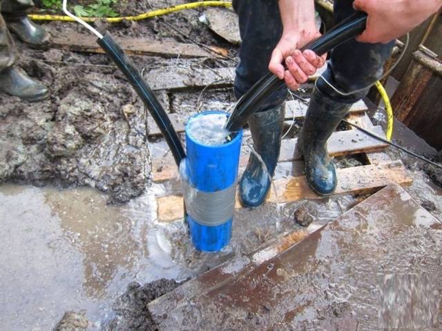 So pumpen Sie einen Brunnen nach dem Bohren: Pumpen und Spülen, Kompressor blasen