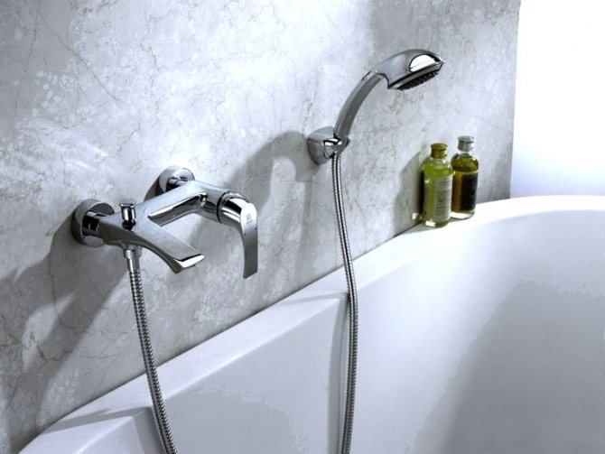 So wählen Sie einen zuverlässigen Badarmatur mit Dusche: eine Übersicht der besten Modelle und ein Vergleich der Eigenschaften