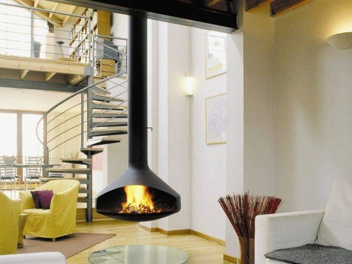 Hängende Kamine: ein originelles Wunderwerk für das Zuhause