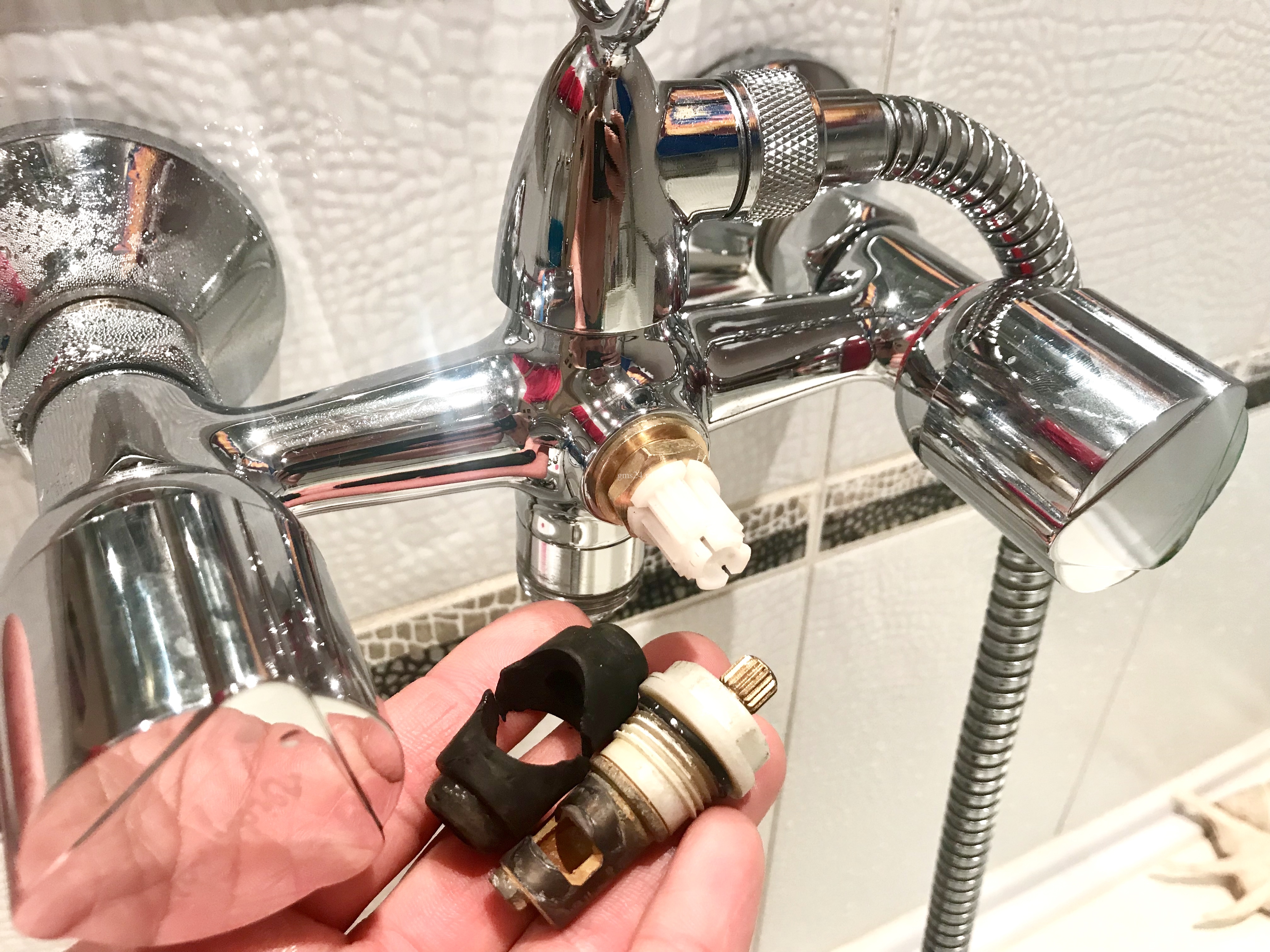 Installation eines Wasserhahns im Badezimmer: Gerät und Schritt-für-Schritt-Installationsanleitung