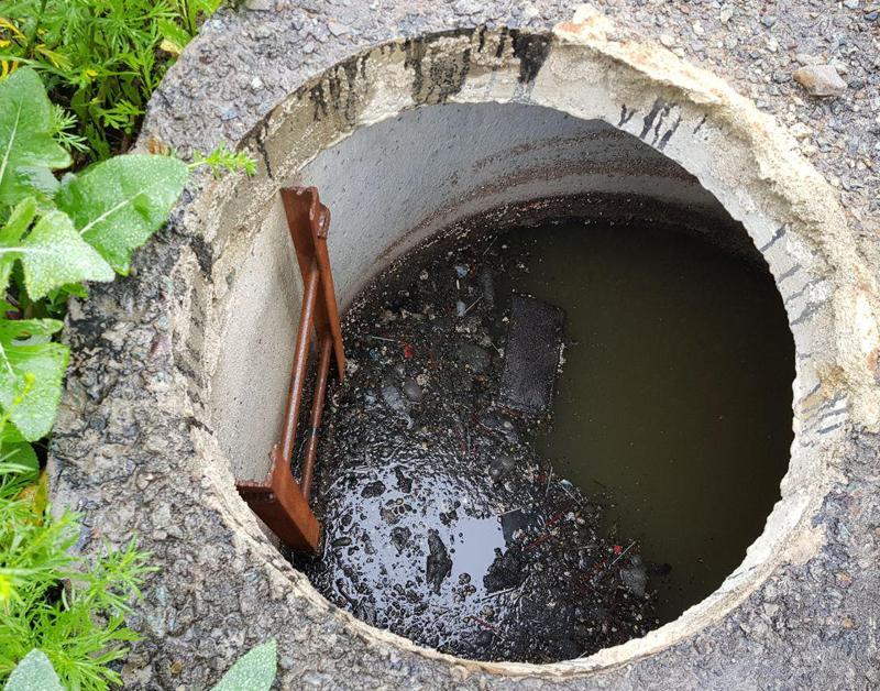 So reparieren Sie eine Senkgrube aus Betonringen