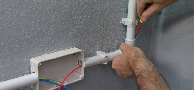 Wellung für die elektrische Verkabelung: Arten, Eigenschaften und Installation der elektrischen Verkabelung in der Wellung