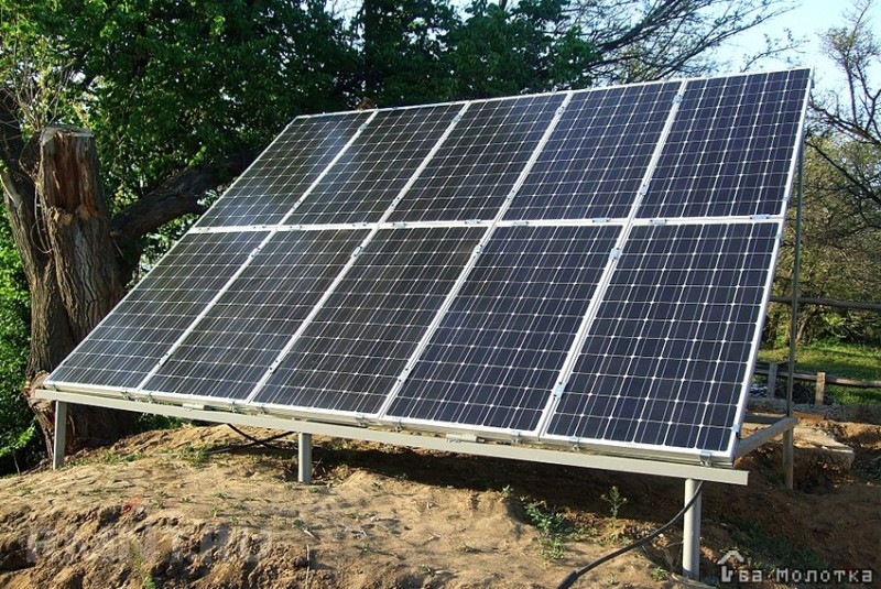 Tilslutningsdiagram for solpaneler: til controlleren, til batteriet og servicerede systemer