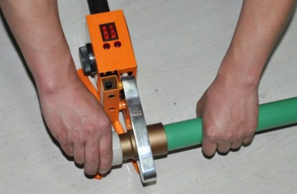 Löten von Polypropylenrohren: Anleitung zum Löten von verstärkten PP-Rohren mit Ihren eigenen Händen, Prüfen, Befestigen, Löten von PPR, Löten