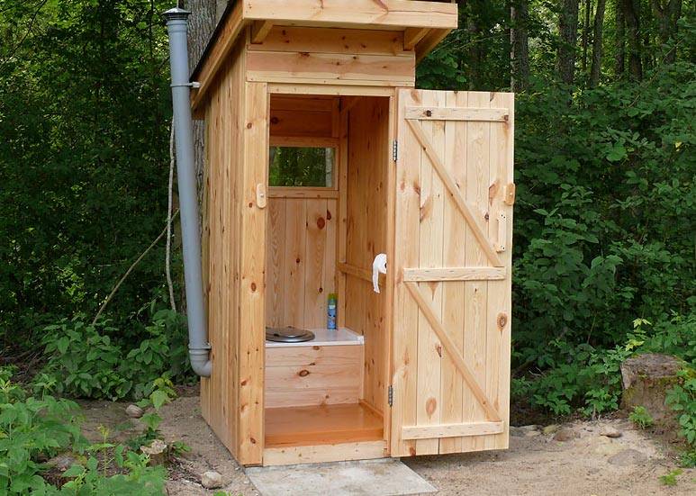 Pläne für den Bau von Landtoiletten + ein Toilettenprojekt mit Dusche in Zeichnungen und Fotos
