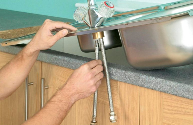 Deckenwaschbecken einbauen: Schritt-für-Schritt-Anleitung zur Selbstmontage