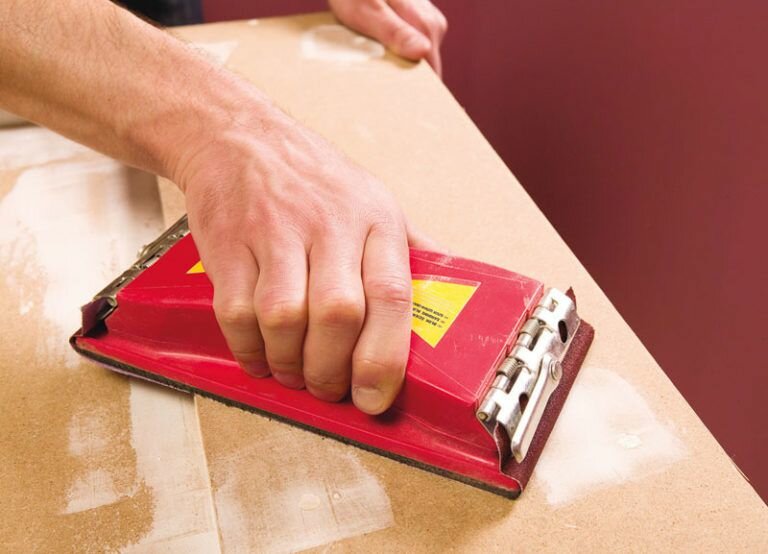 Wie man ein Auto vor dem Lackieren mattiert: Technologie, Werkzeuge, Materialien