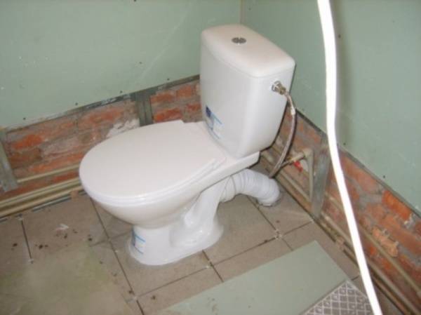 So befestigen Sie das WC am Boden: Die technischen Feinheiten und die besten Montagemethoden im Überblick