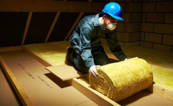 Deckendämmung in einem Haus mit Kaltdach: Arten wirksamer Dämmung + Montageanleitung