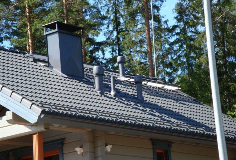 Ventilation på taget af et privat hus: konstruktion af en luftkanal gennem taget