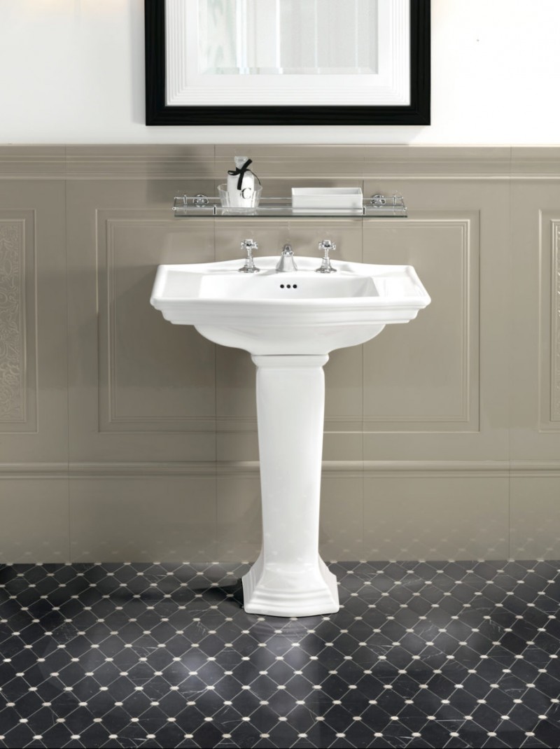 Installation af en vask i et badeværelse ved hjælp af et cantilever-design som eksempel
