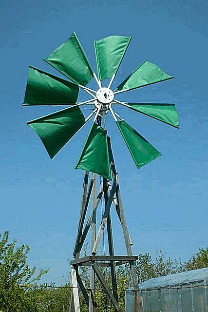 Selbstgebauter Windgenerator: in die Bibliothek des Hausmeisters