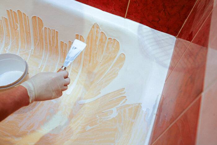 So restaurieren Sie eine Badewannenabdeckung