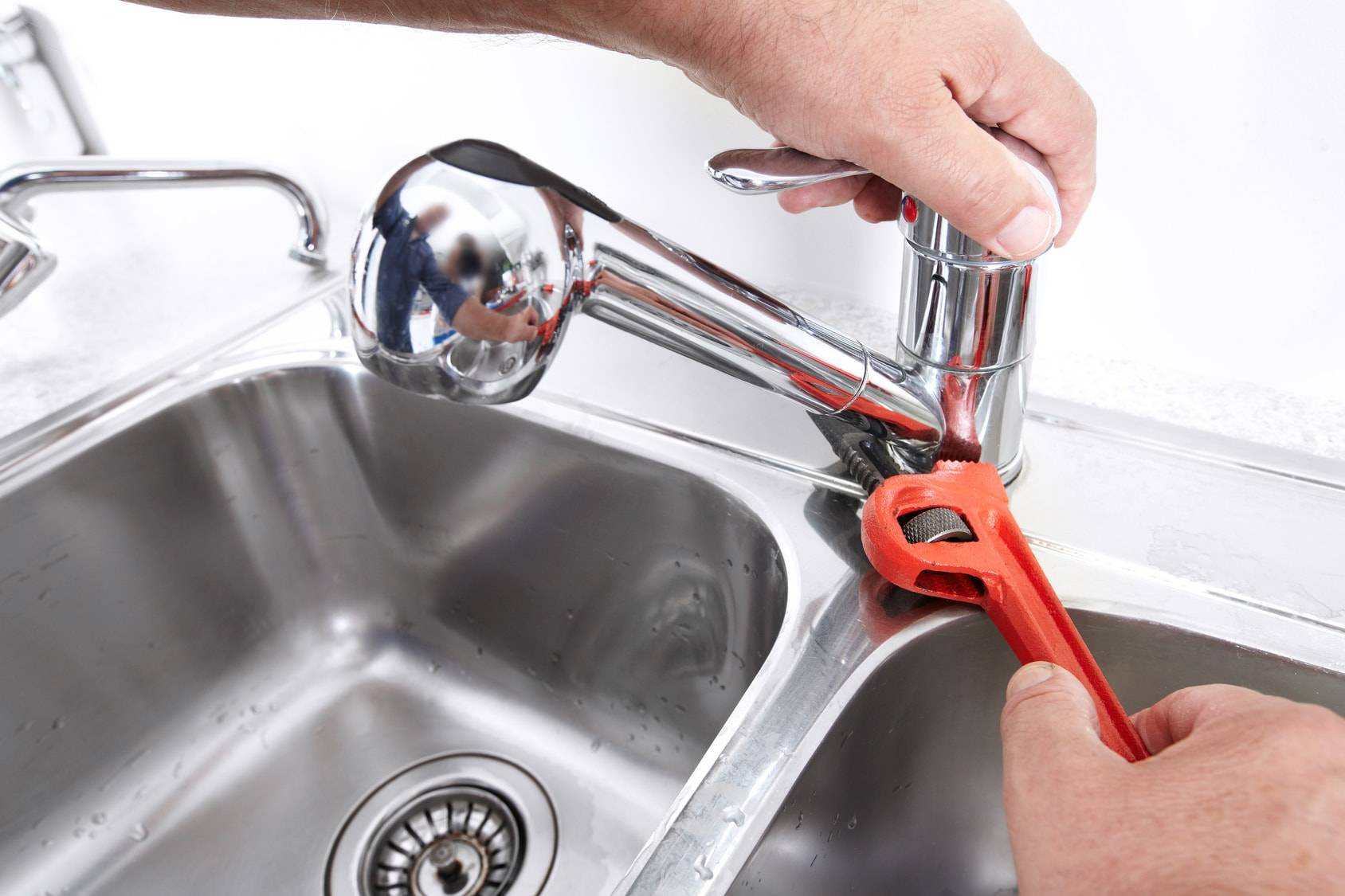 Installation eines Wasserhahns im Badezimmer oder in der Küche mit Ihren eigenen Händen: Anweisungen zum Zerlegen und Ersetzen