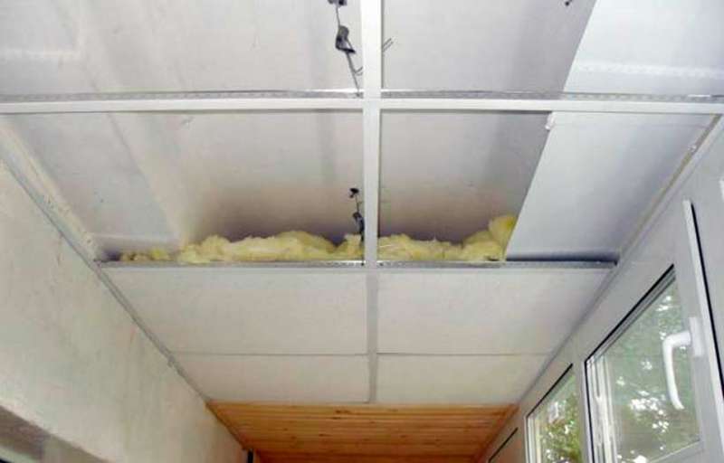 So isolieren Sie die Decke des Hauses von der Seite des Dachbodens