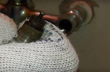 Sådan skrues ventilen på gasflasken af: sikre måder at afbryde ventilen på