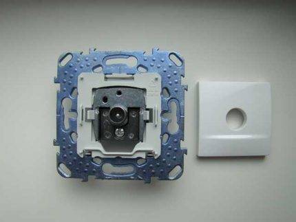 Outlet TV: cara memasang outlet TV