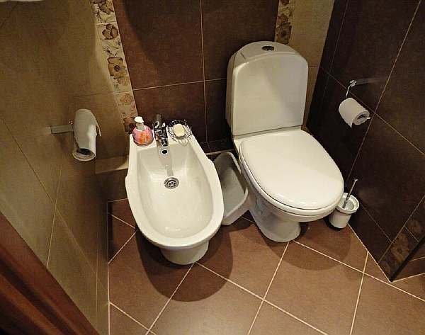 Waschbeckenhöhe im Badezimmer: Standards und beste Schaltpläne