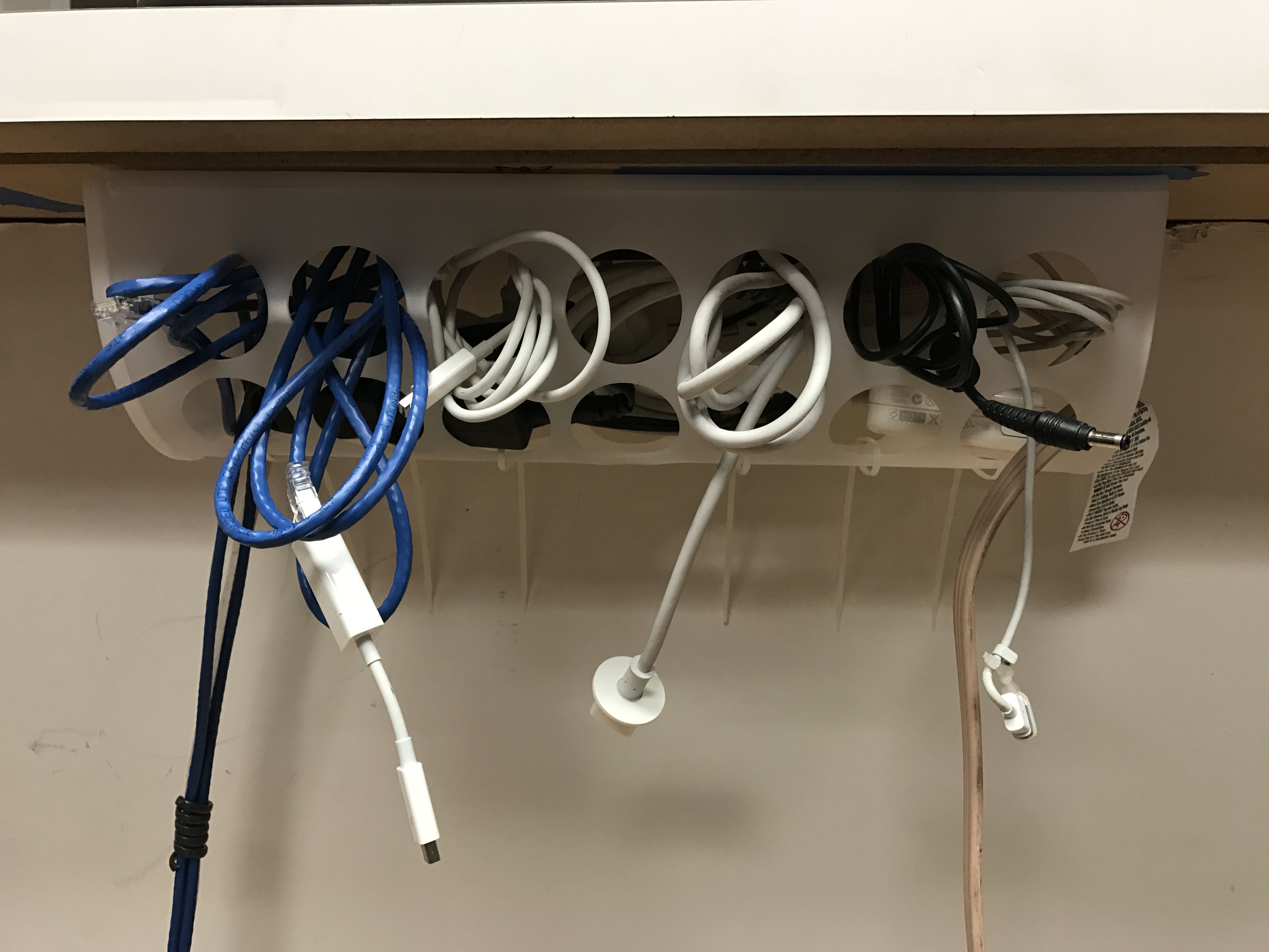 7 Tipps, um die Kabel in der Wohnung zu verstecken | Viti Petrovs Baublog