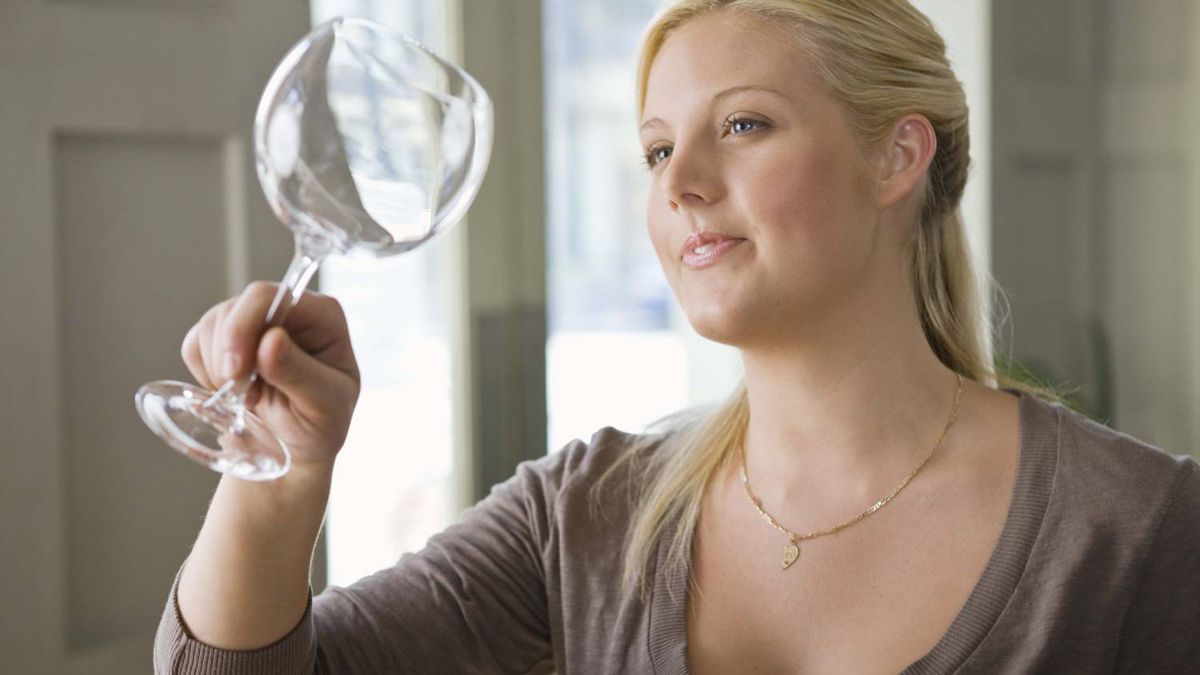 Wie man Kristall wäscht, damit er glänzt - effektive Wege mit einer Beschreibung