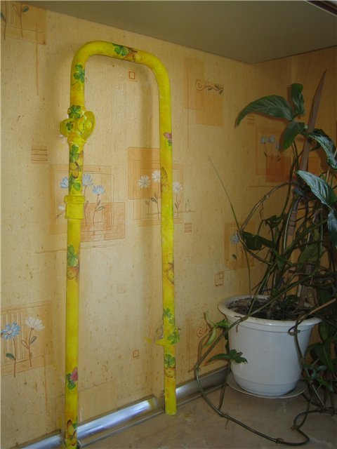 So dekorieren Sie ein Heizungsrohr in einem Raum mit einer Batterie +45 Fotos