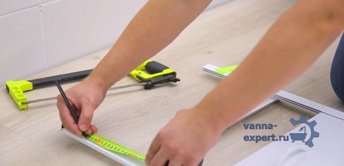 Badewannenrahmen: Wie man eine tragende Struktur herstellt und installiert