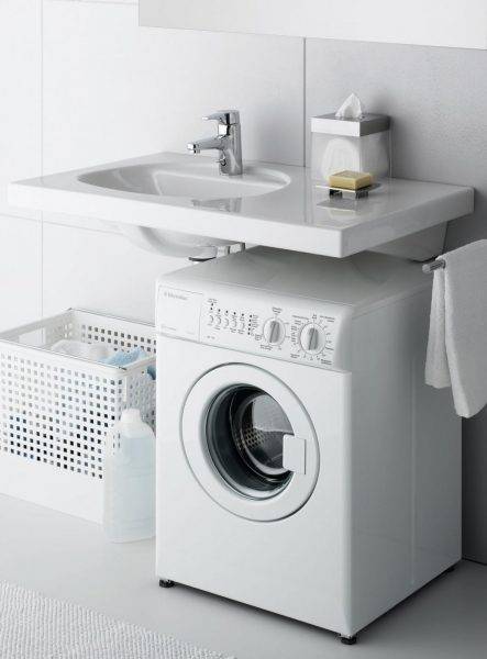 Åkandevask: tips til valg og installation, når den er placeret over vaskemaskinen