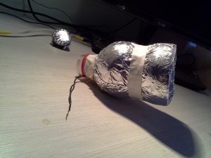 En nem måde at undgå at beskadige ledninger, mens du borer gennem væggen