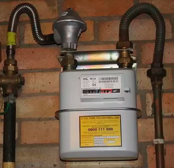 Der Gaskessel klickt beim Aufheizen, weshalb das Aufheizen und Abkühlen von Geräuschen begleitet wird