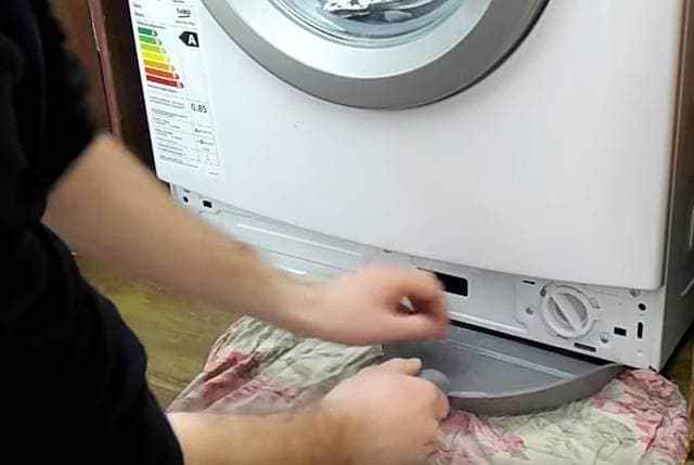 So lassen Sie das Wasser aus der Waschmaschine richtig ab: eine Schritt-für-Schritt-Anleitung und wertvolle Tipps