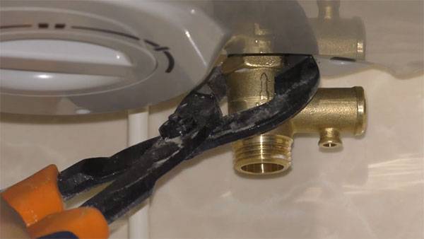 So warten Sie einen unbenutzten Warmwasserbereiter "Ariston"