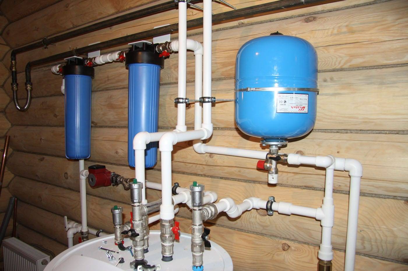 Do-it-yourself-Wasserversorgung für ein Privathaus: ein Diagramm des Systems